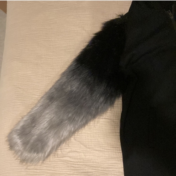 Zara W/B Faux Fur Full Zip Hoodie Jacket M NWOT - Picture 4 of 5